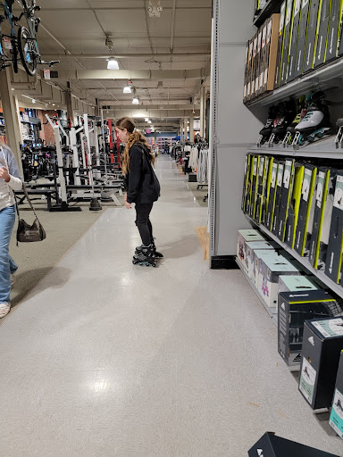 Shopping Mall «Oakland Mall», reviews and photos, 412 W 14 Mile Rd, Troy, MI 48083, USA