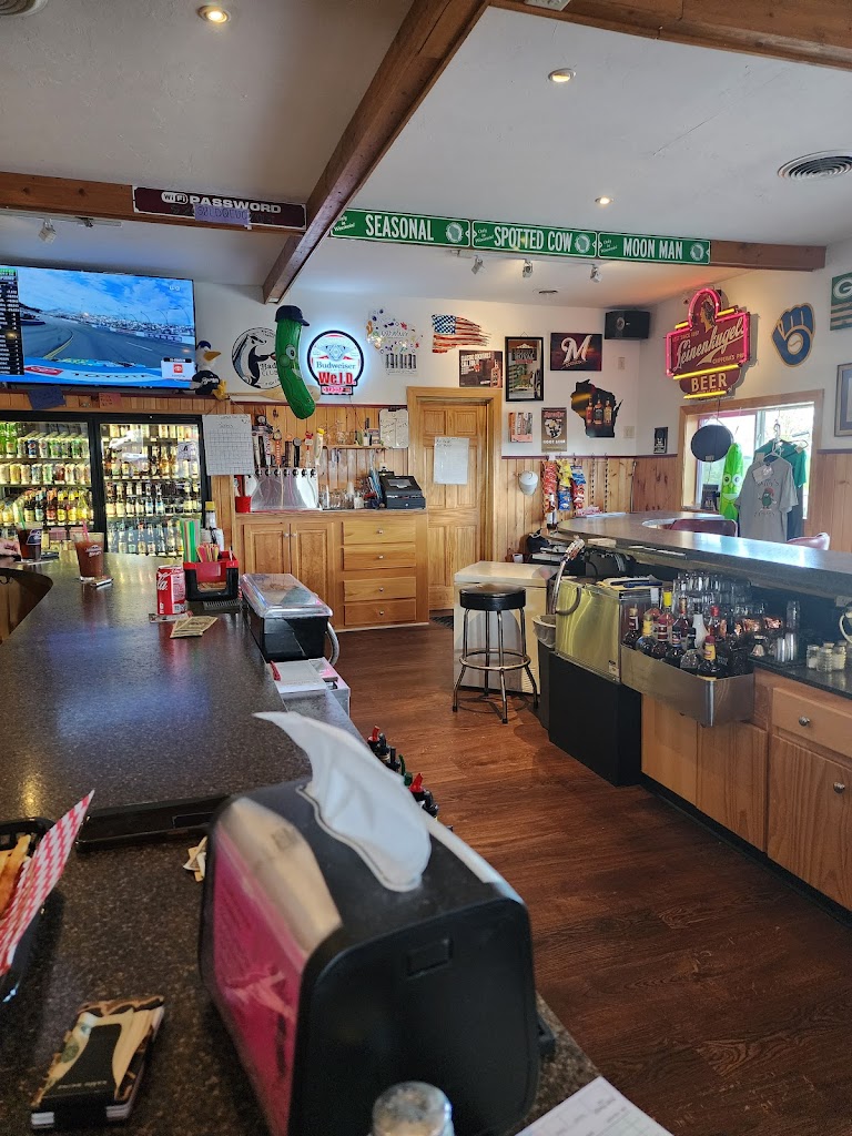 Dilly's Seven Corners Bar and Grill 53061