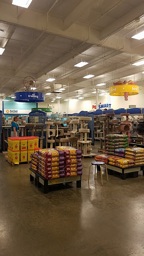 Pet Supply Store «PetSmart», reviews and photos, 3220 W Shaw Ave, Fresno, CA 93711, USA