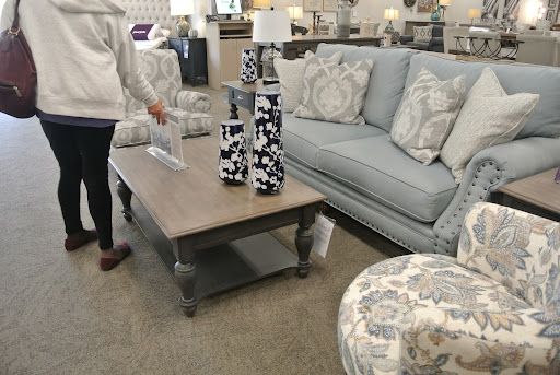 Furniture Store «Raymour & Flanigan Furniture and Mattress Store», reviews and photos, 275 Glen Cove Rd, Carle Place, NY 11514, USA