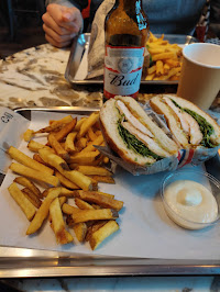 Club sandwich du Restaurant de hamburgers Burgart à Paris - n°1