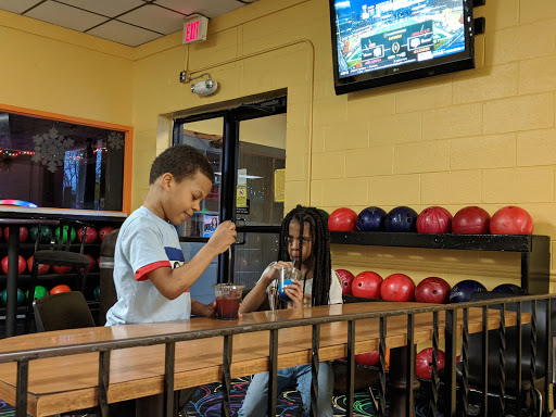 Bowling Alley «Plum Hollow Lanes», reviews and photos, 21900 W Nine Mile Rd, Southfield, MI 48075, USA
