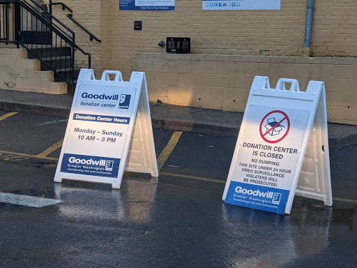 Thrift Store «Goodwill Retail Store & Donation Center», reviews and photos, 2936 Annandale Rd, Falls Church, VA 22042, USA