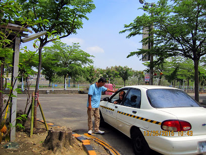 花旗駕訓班-手排自排車汽車小客車駕訓班 考照推薦 原場地考照 評價