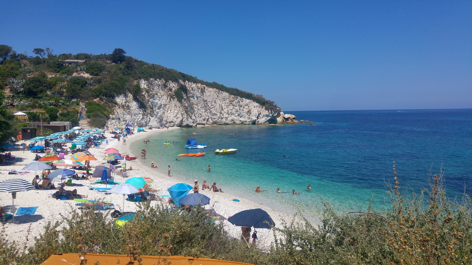 Foto von Spiaggia Della Padulella mit weiße kiesel Oberfläche