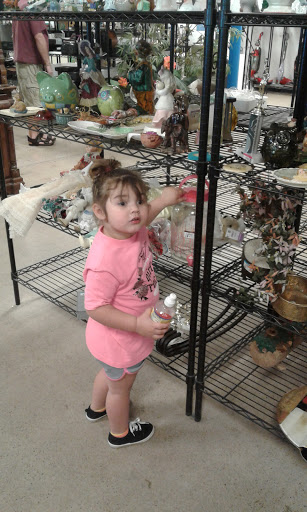 Thrift Store «Gilbert & University Goodwill Retail Store & Donation Center», reviews and photos, 1900 E University Dr, Mesa, AZ 85203, USA