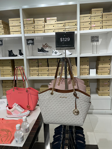Fashion Accessories Store «Michael Kors», reviews and photos, 80 Premium Outlets Blvd Suite 323, Merrimack, NH 03054, USA