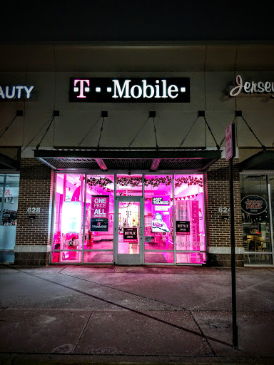 T-Mobile, 624 Market Pl Blvd, Hamilton Township, NJ 08691, USA, 