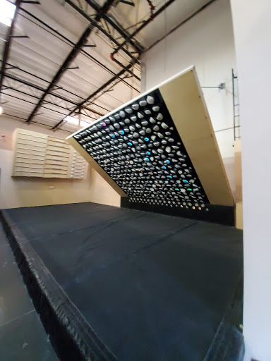 Rock Climbing Gym «Hangar 18 Indoor Climbing Gym - Rancho Cucamonga», reviews and photos, 9004 Hyssop Dr, Rancho Cucamonga, CA 91730, USA