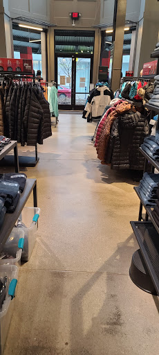 Clothing Store «Eddie Bauer», reviews and photos, 4047 Gramercy St, Columbus, OH 43219, USA