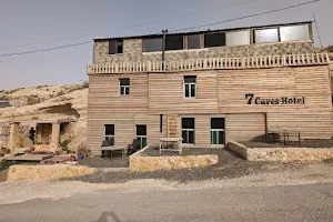 7 Caves Hotel image