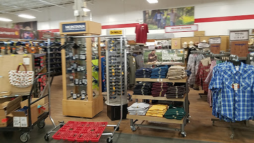 Home Improvement Store «Tractor Supply Co.», reviews and photos, 2000 N 1st St, Dixon, CA 95620, USA