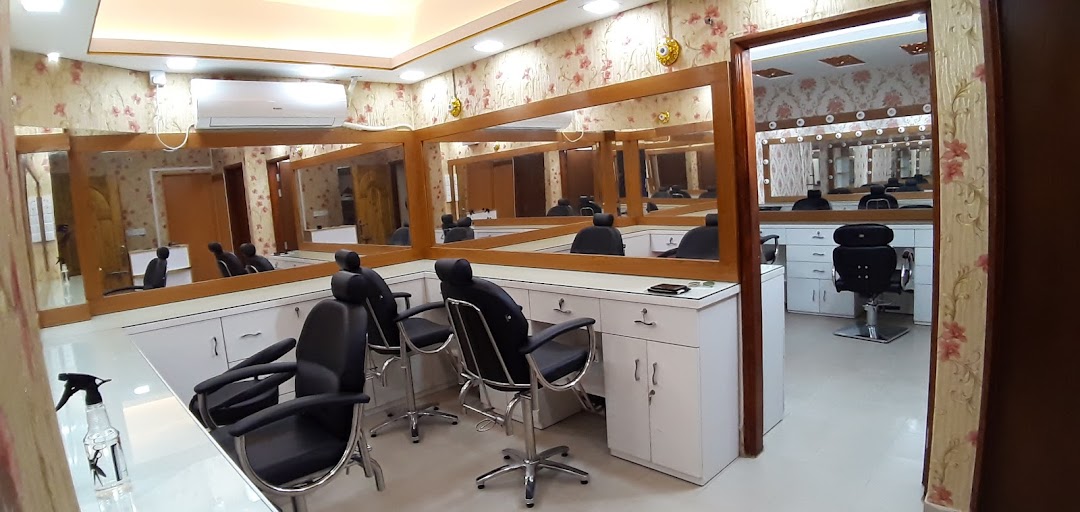 Moni Runu Makeover and Beauty Parlour
