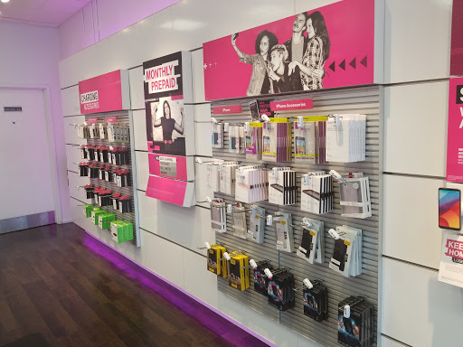 Cell Phone Store «T-Mobile», reviews and photos, 2908 Hamilton St, Hyattsville, MD 20782, USA