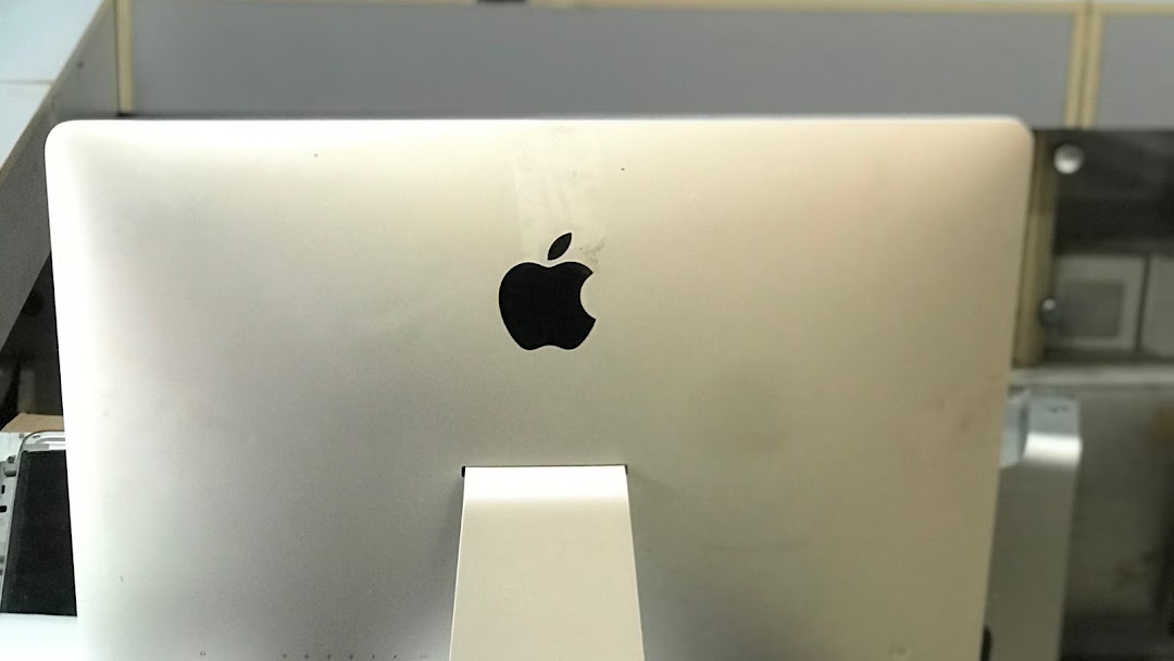 Alexis Jay MacBook IT Support