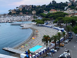 Photo de Bagni Lido and Flora, Rapallo protégé par des falaises