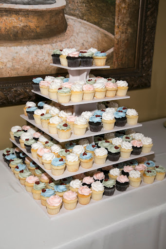 Cupcake Shop «Smallcakes: A Cupcakery of Naperville», reviews and photos, 115 E Ogden Ave #119, Naperville, IL 60563, USA