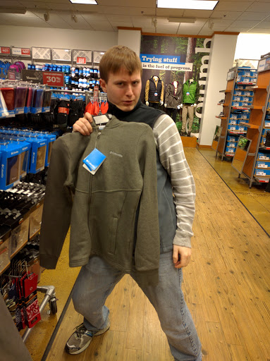 Sportswear Store «Columbia Sportswear Outlet», reviews and photos, 3 Monroe Pkwy, Lake Oswego, OR 97035, USA