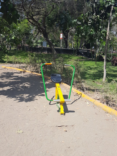 Teléfono de Gimnasio Comunitario abierto