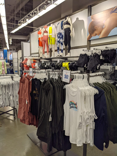 Clothing Store «Old Navy», reviews and photos, 634 Spectrum Center Dr, Irvine, CA 92618, USA