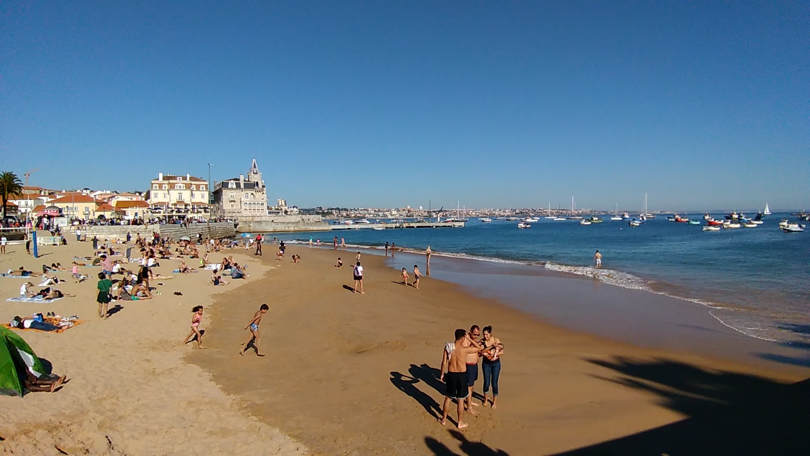 Foto de Playa de Ribeira y el asentamiento