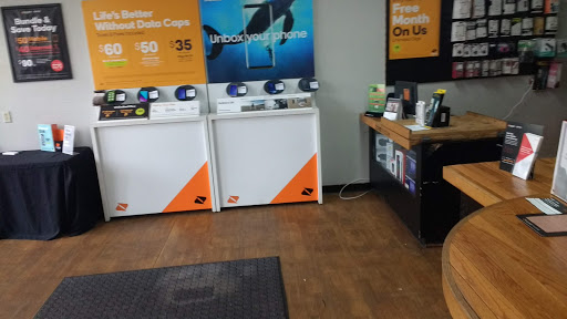 Kings Road Boost Mobile, 1927 Kings Rd suite 3, Jacksonville, FL 32209, USA, 