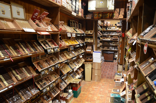 Cigar Shop «Pipe Puffer Smoke Shop», reviews and photos, 2306 E County Line Rd, Indianapolis, IN 46227, USA