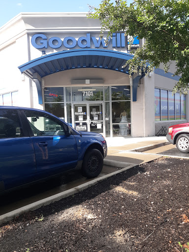 Thrift Store «Rappahannock Goodwill Industries:- Harrison Crossing Store», reviews and photos, 7101 Harrison Rd, Fredericksburg, VA 22407, USA