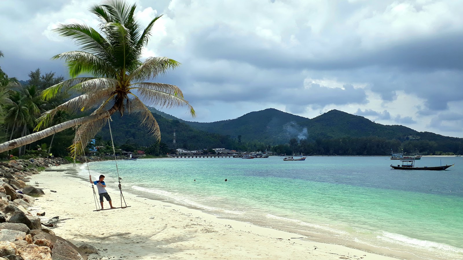 Photo de Chalok Lam Beach avec rivage droit, long