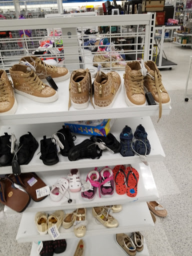 Clothing Store «Ross Dress for Less», reviews and photos, 1023 Edwards Ferry Rd NE, Leesburg, VA 20176, USA