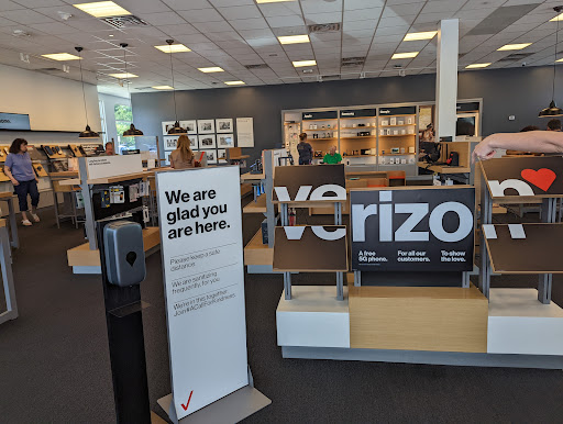 Cell Phone Store «Verizon», reviews and photos, 2476 Solomons Island Rd, Annapolis, MD 21401, USA
