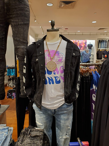 Clothing Store «AEO & Aerie Store», reviews and photos, 835 N Michigan Ave #7080, Chicago, IL 60611, USA