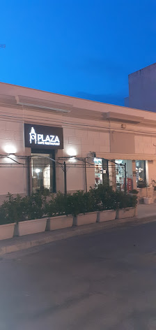 Plaza café restaurant Piazza Vittorio Emanuele II, 3, 73011 Alezio LE, Italia