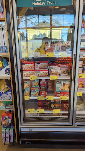 Grocery Store «New Seasons Market Hawthorne», reviews and photos, 4034 SE Hawthorne Blvd, Portland, OR 97214, USA