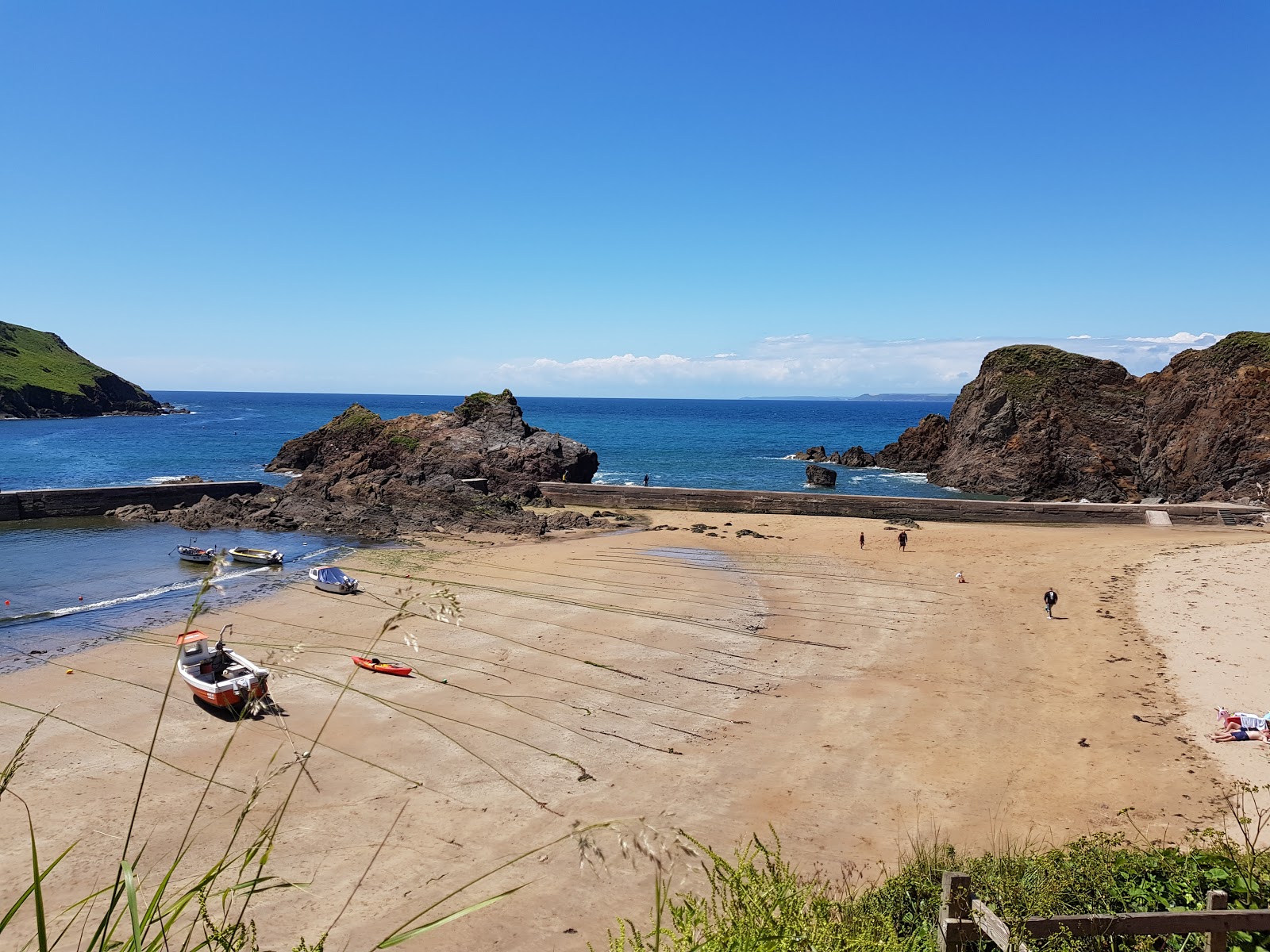 Foto van Inner Hope beach met turquoise puur water oppervlakte