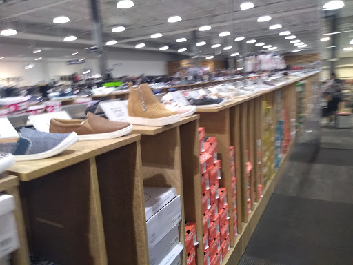 Shoe Store «DSW Designer Shoe Warehouse», reviews and photos, 1 Walden Galleria, Buffalo, NY 14225, USA