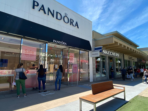 Shopping Mall «Cross County Shopping», reviews and photos, 8000 Mall Walk, Yonkers, NY 10704, USA