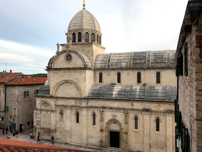 Recenzije Roman Catholic Diocese of Šibenik u Šibenik - Crkva