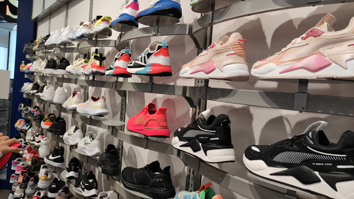 Shoe Store «Champs Sports», reviews and photos, 7439 Dadeland Mall Cir W, Miami, FL 33156, USA