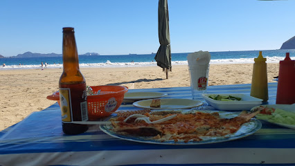 Los Tiburones Restaurante de Mariscos - Blvd. Miguel de la Madrid 41, Bahía Poniente, 28860 Manzanillo, Col., Mexico