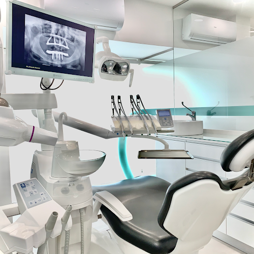 ICON Dental Clinics - Ortodontia & Implantologia Avançada