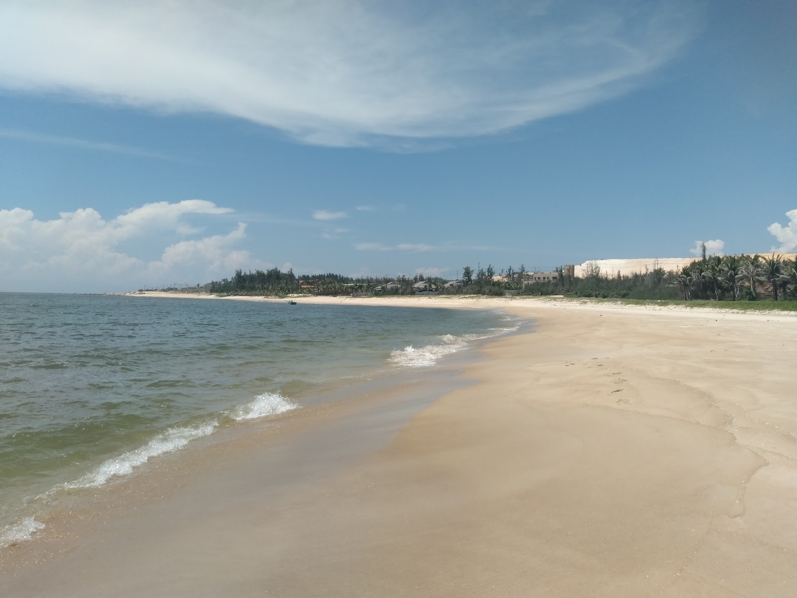 Pho Hien beach的照片 带有明亮的沙子表面