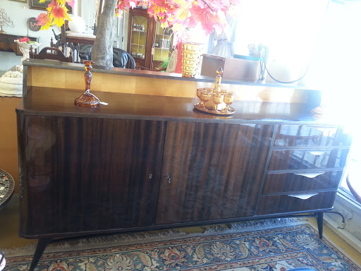 Furniture Store «San Antonio Furniture Finders», reviews and photos, 617 Fredericksburg Rd, San Antonio, TX 78201, USA