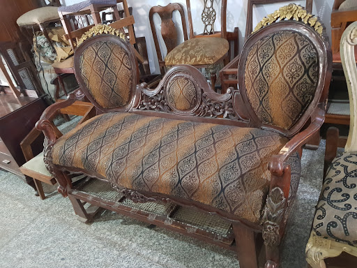 Gianiji Antiques & Furniture