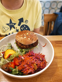 Hamburger végétarien du Restaurant végétalien La petite graine à Limoges - n°4