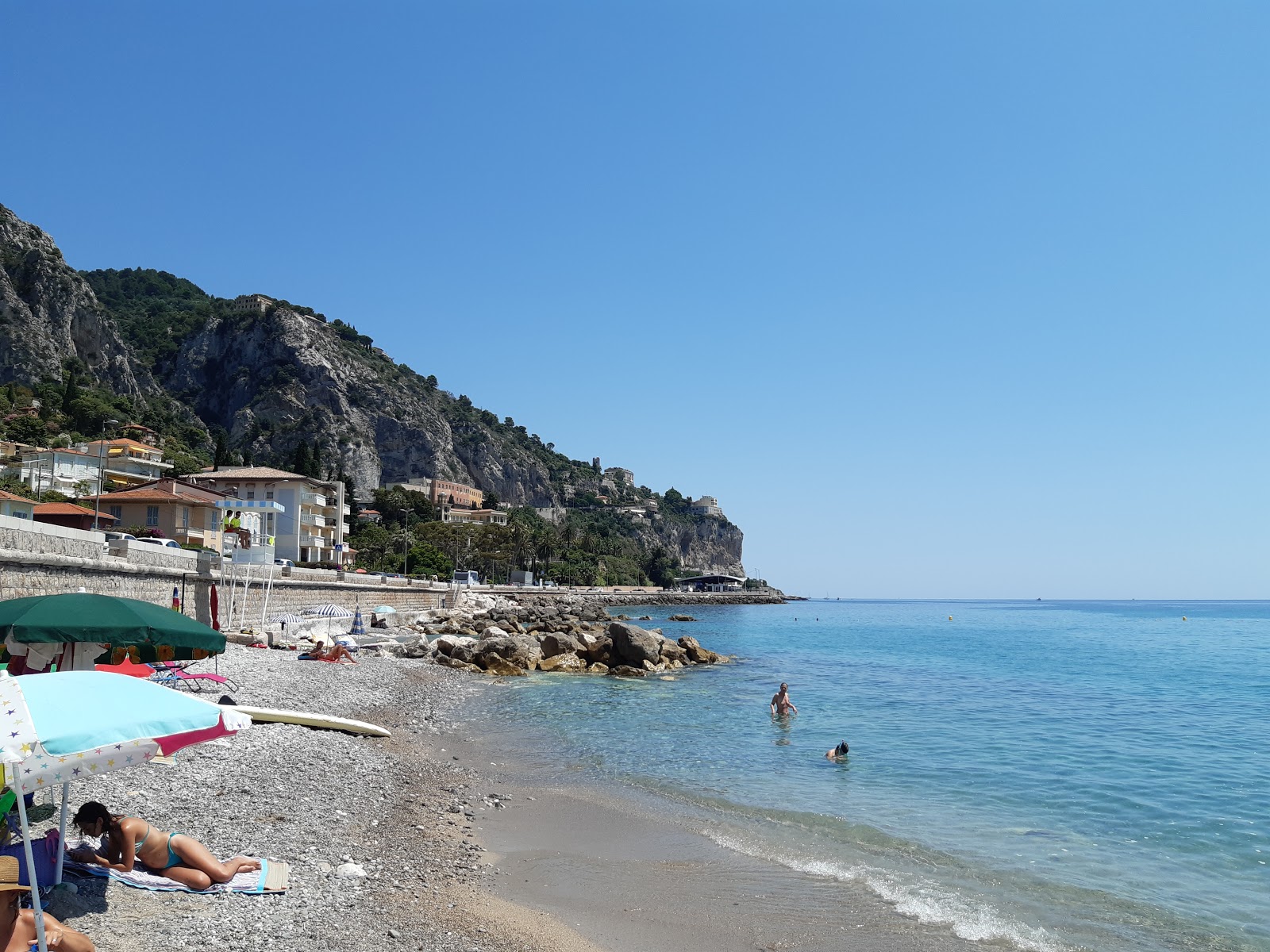Foto von Plage de Garavan mit sehr sauber Sauberkeitsgrad