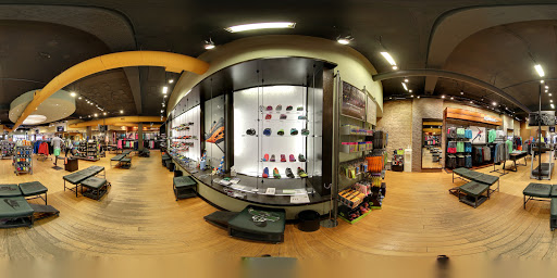 Sporting Goods Store «Fleet Feet Sports - Old Town», reviews and photos, 1620 N Wells St, Chicago, IL 60614, USA