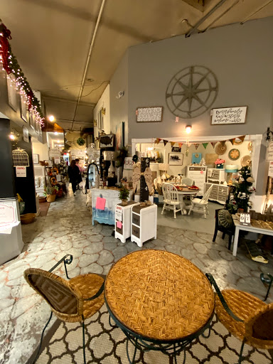 Antique Store «Logan Village Mall», reviews and photos, 977 Logan St, Noblesville, IN 46060, USA