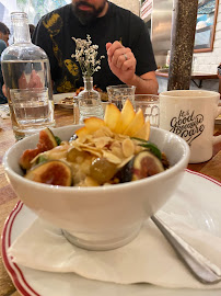 Granola du Restaurant servant le petit-déjeuner Holybelly à Paris - n°4