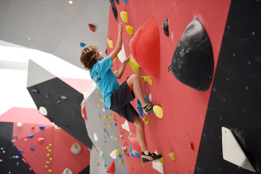 Places to learn climbing in Toulouse